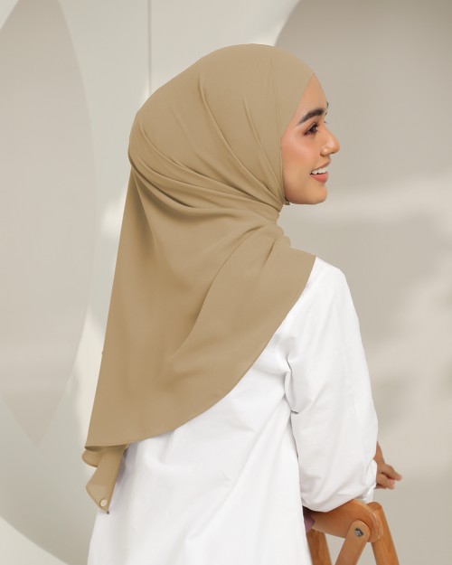 Hari - Brown Sugar (Chinstrap)
