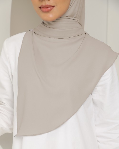 Hari - Soft Pebble (Chinstrap)