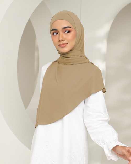 Hari - Brown Sugar (Chinstrap)