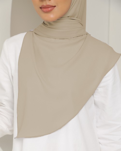 Hari - Coastal Brown (Chinstrap)