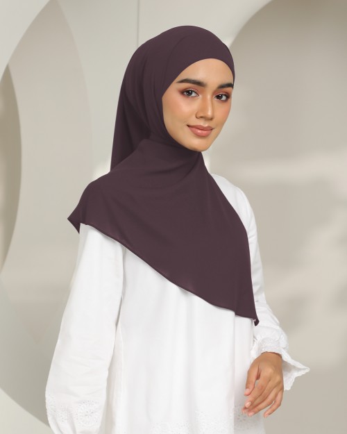 Hari - Raisin Berry (Chinstrap)