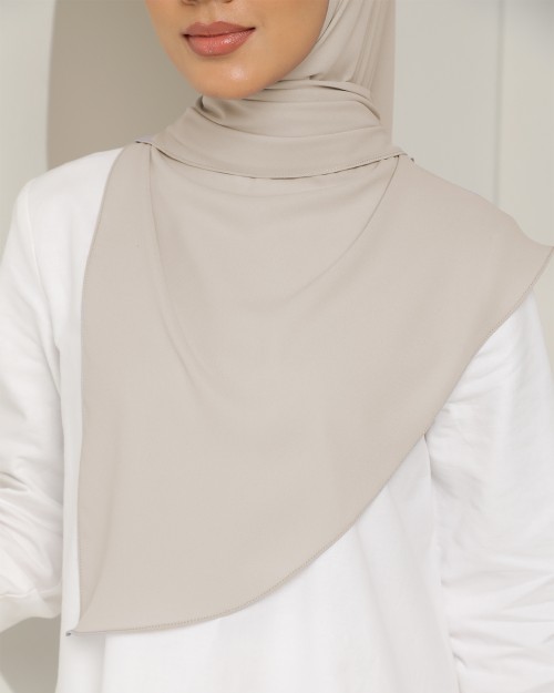 Hari - Moon Drop (Chinstrap)