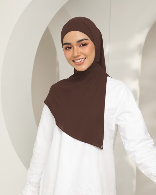 Hari - Rich Brown (Chinstrap)