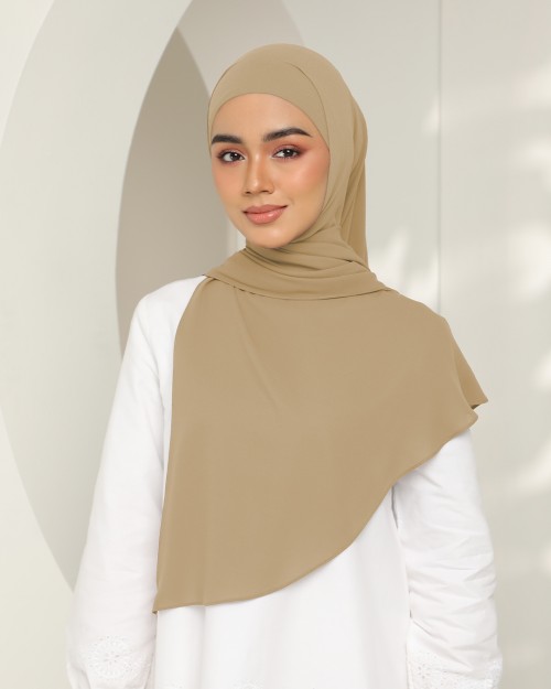 Hari - Brown Sugar (Chinstrap)