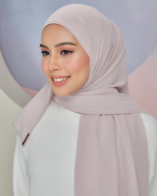 Flo - Milky Blush (Chinstrap)