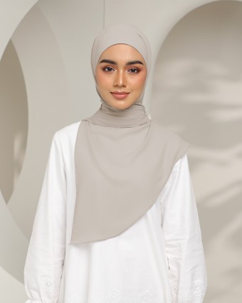 Hari - Soft Pebble (Chinstrap)