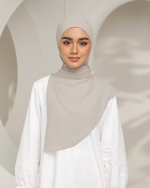 Hari - Soft Pebble (Chinstrap)