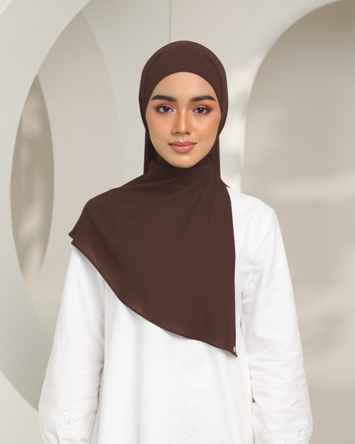 Hari - Rich Brown (Chinstrap)