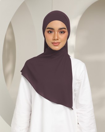 Hari - Raisin Berry (Chinstrap)